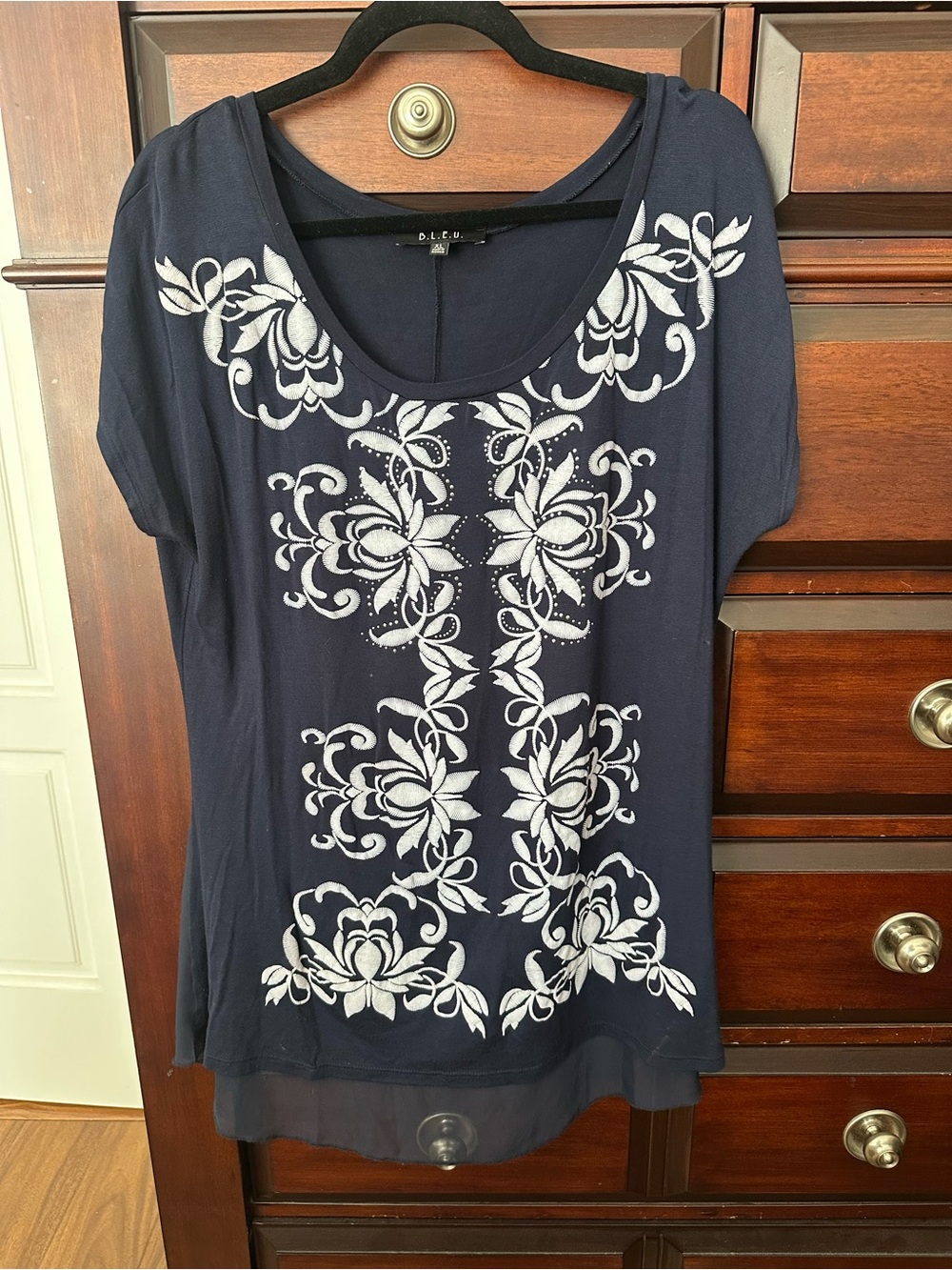 BLEU-Sz XL- Navy with Emvroidered flowers Top- Long Sheer Panel
In Back